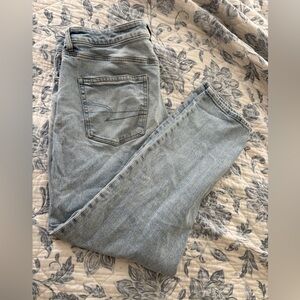 American Eagle Outfitters Light Wash Mom Jeans